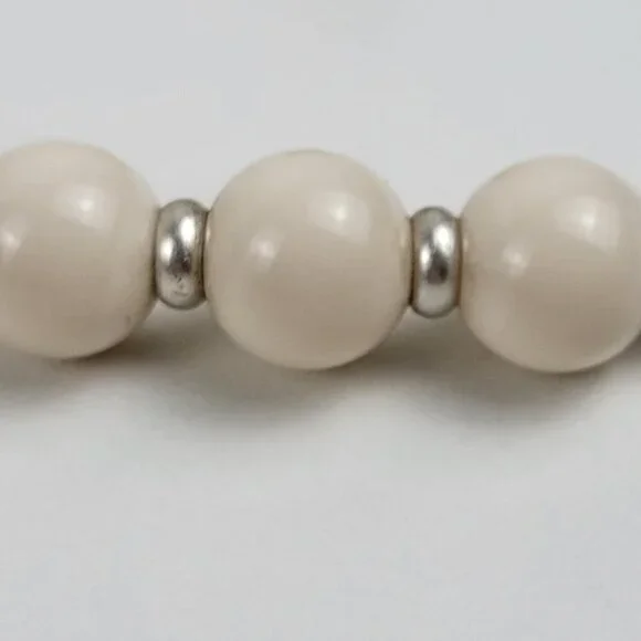 Cream Acrylic Beaded Necklace 18 In Silver-Tone Flower Charm Lobster Clasp - Picture 3 of 9